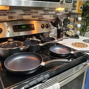 Private & Comfortable Full House Near Royal Alexandra Hospital Stadium Downtown & Mall Access Edmonton
